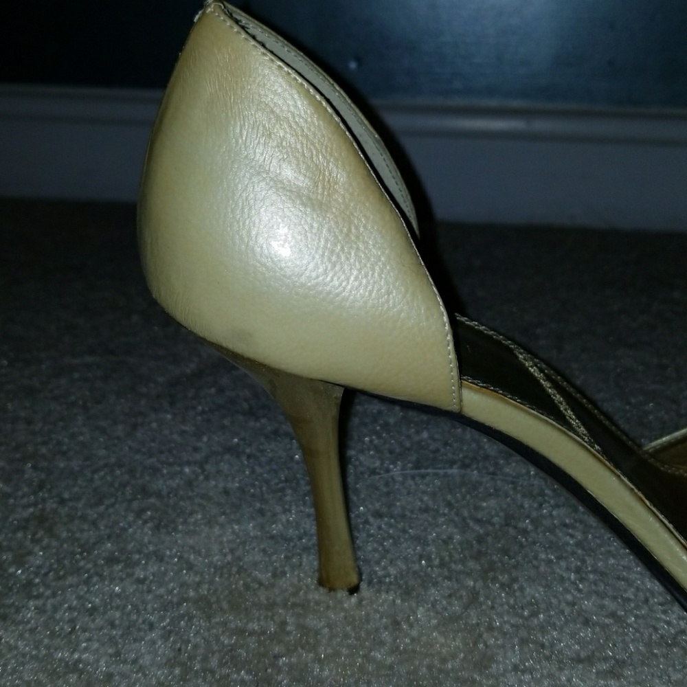 Cream & Gold Open-Toe Pumps - Picture 2 of 4
